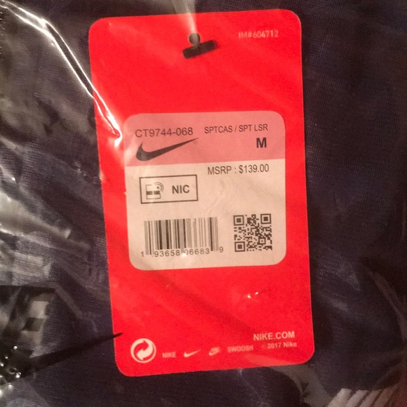 Nike women’s Nike set - Picture 3 of 3